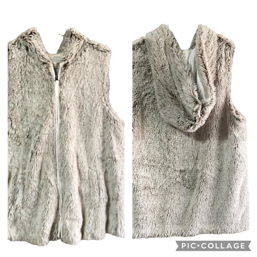 Altar'd State Faux Fur Teddy Hooded Vest Beige Cream Size Medium Zip Closure
